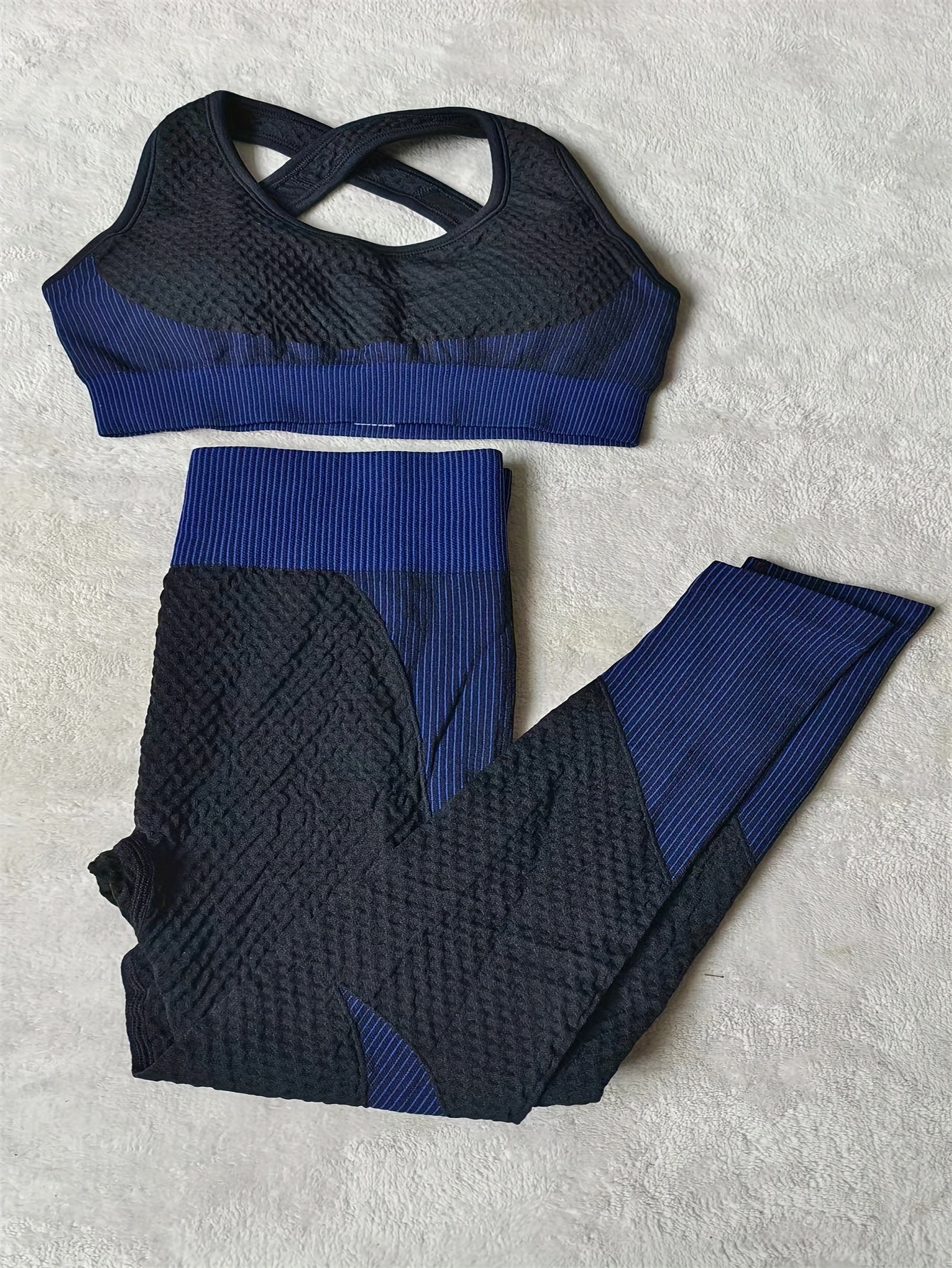 Farbblock Workout-Set mit Cross-Back Sport-BH und Hip-Lift Leggings - Snatch