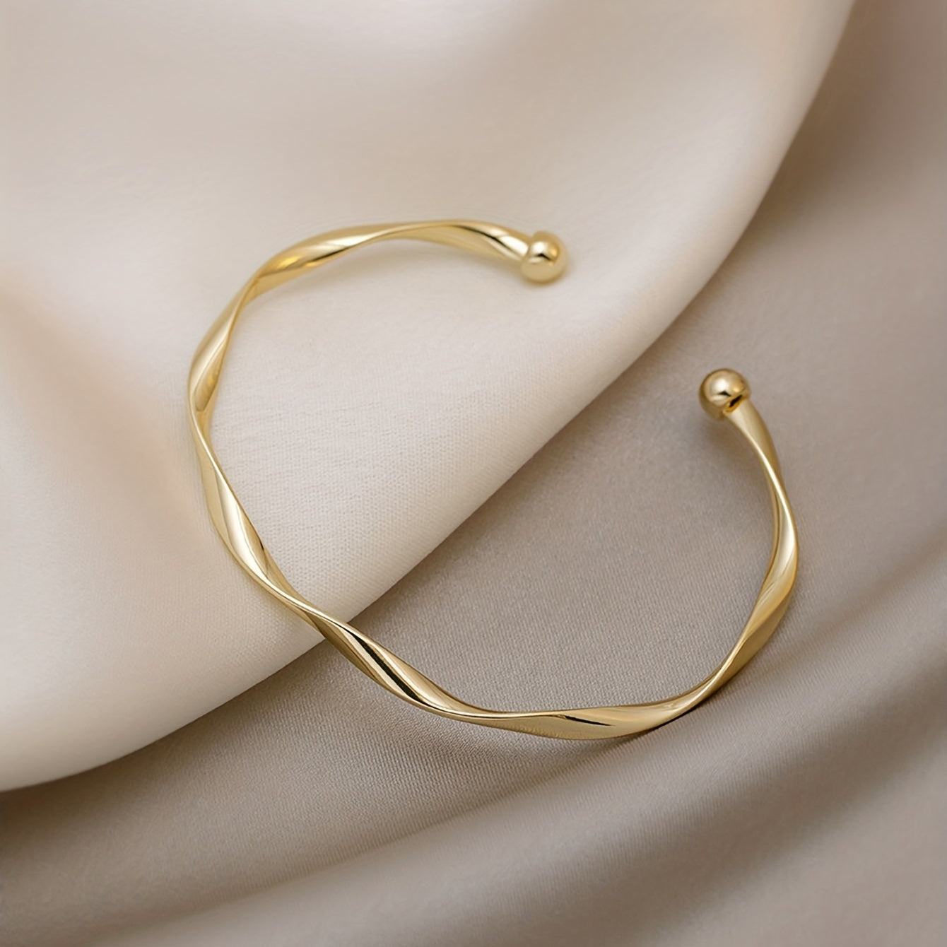 Eleganter Armreif im minimalistischen Nischen-Design - Mobius Armband - Snatch