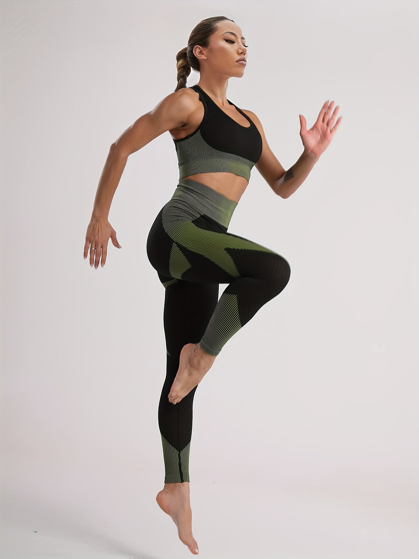 Farbblock Workout-Set mit Cross-Back Sport-BH und Hip-Lift Leggings - Snatch