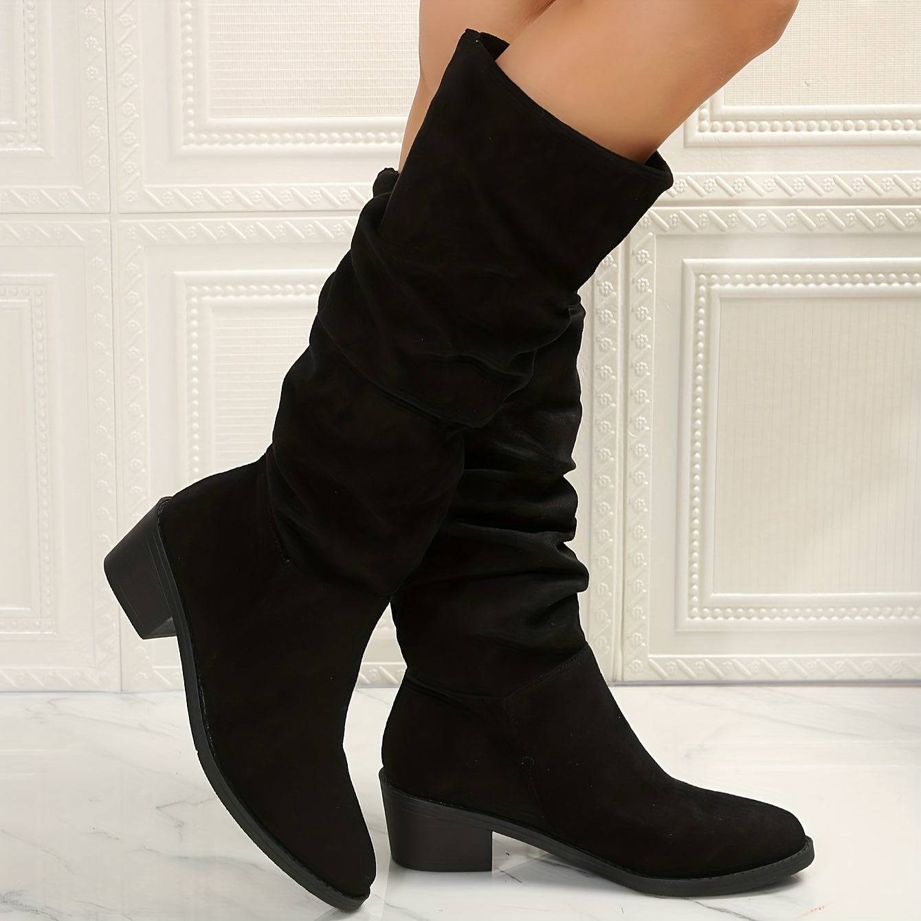 Elegante Wildleder Damenstiefel mit klobigem Absatz.