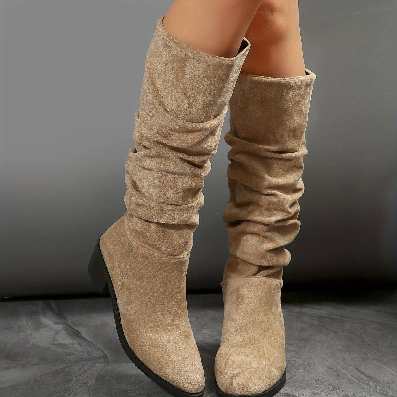 Elegante Wildleder Damenstiefel mit klobigem Absatz.