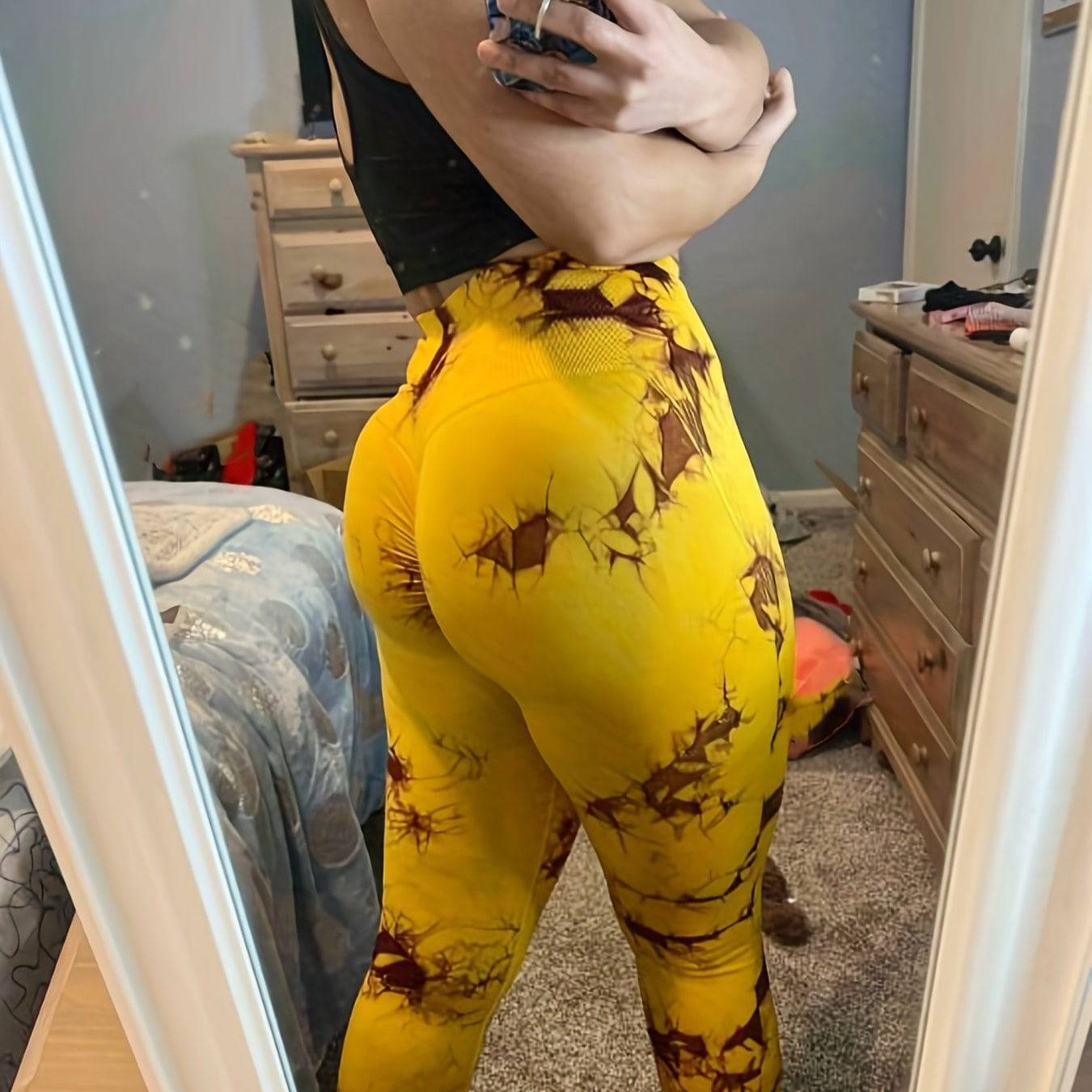 Po-liftende High Waist Leggings. Weich, atmungsaktiv und tie dye.