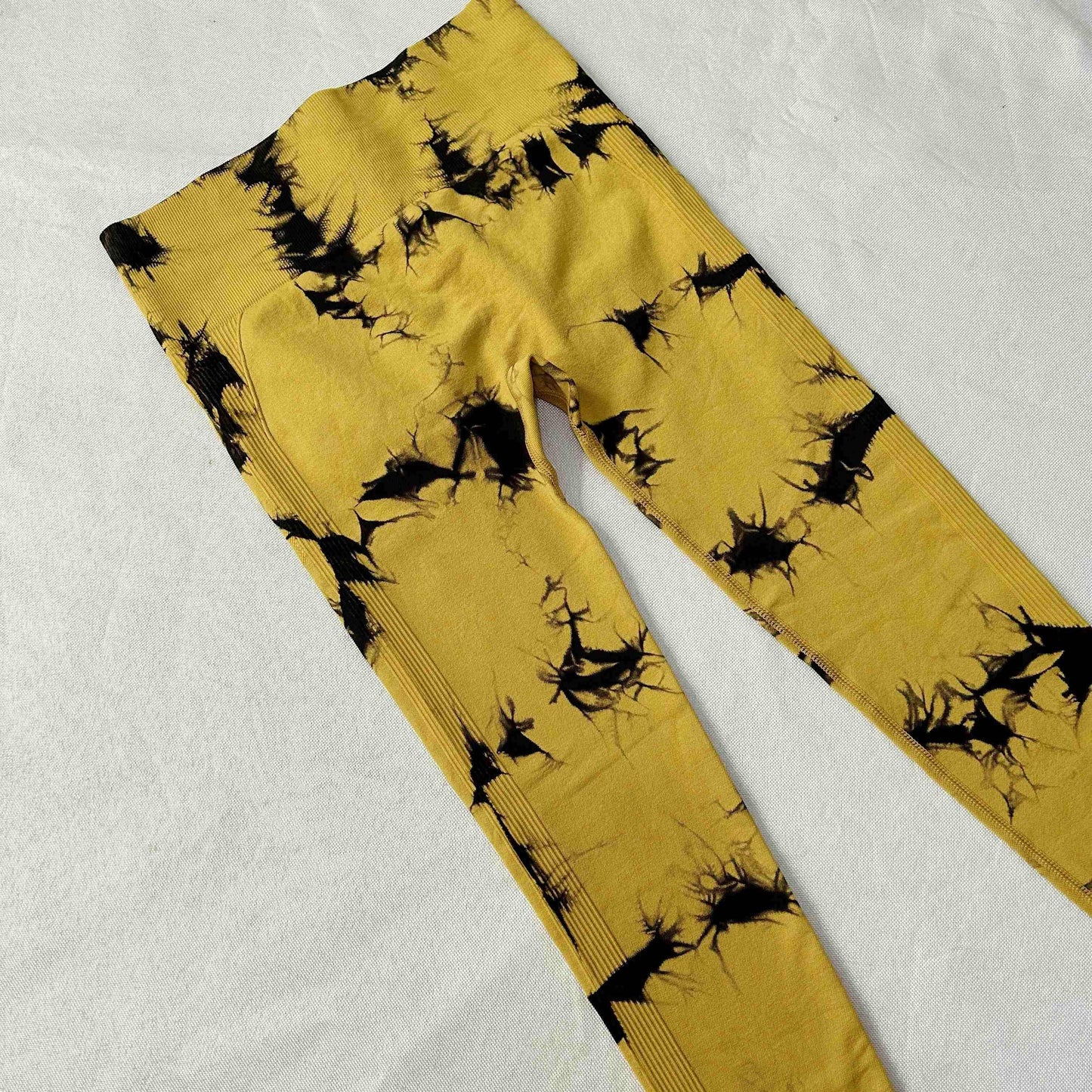 Po-liftende High Waist Leggings. Weich, atmungsaktiv und tie dye.