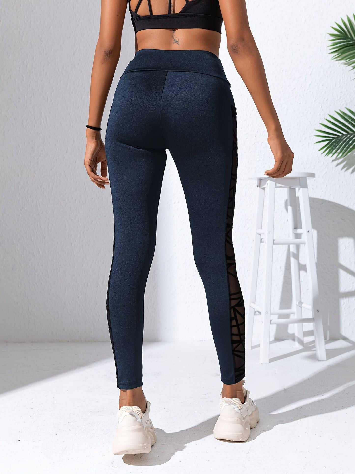 Yoga-Hose mit Mesh-Nähten, Po-Lifting, hohe Taille: Elegant und funktional!