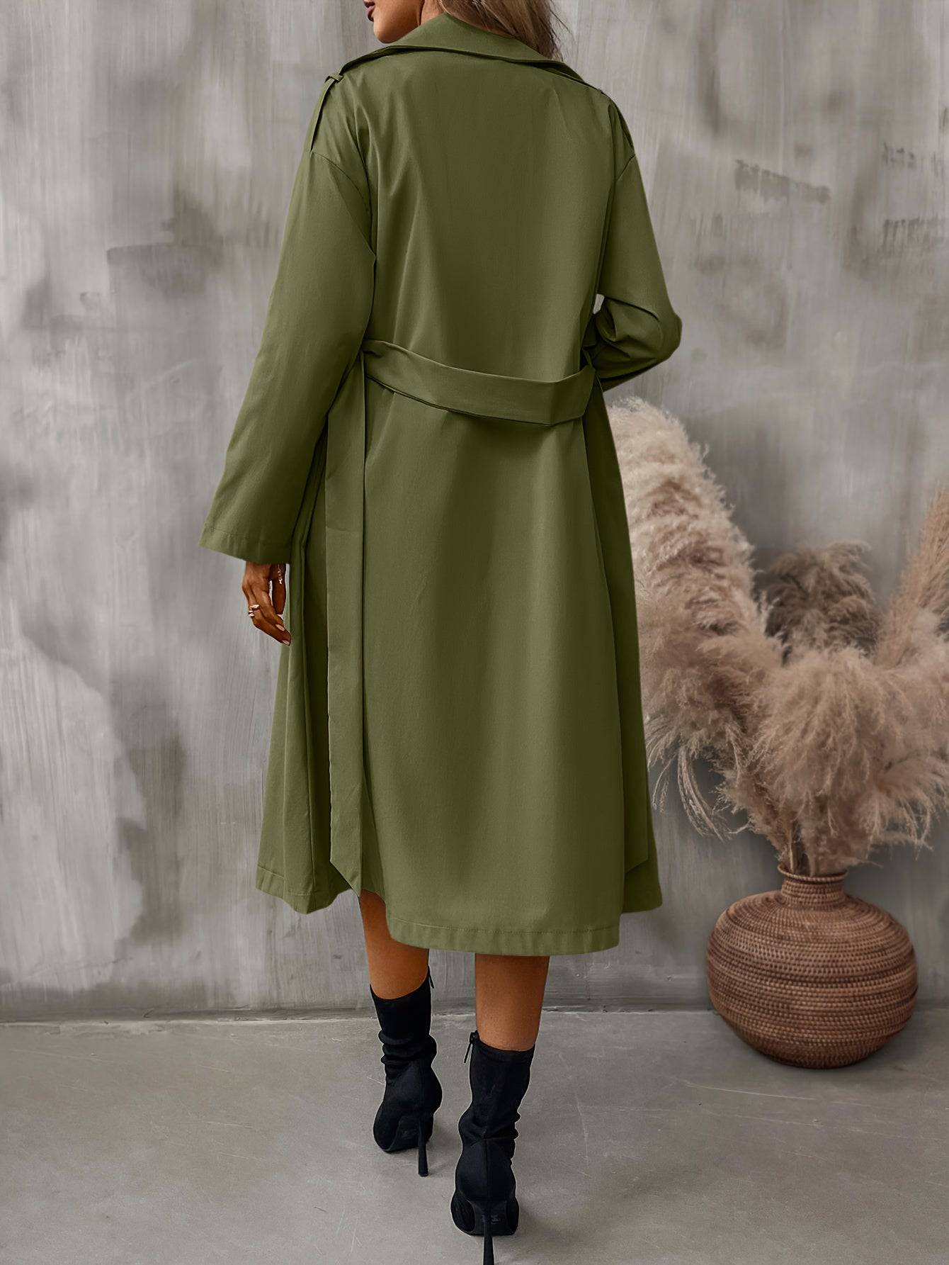Klassischer Zweireihiger Trenchcoat - Vintage-Style mit Gürtel.