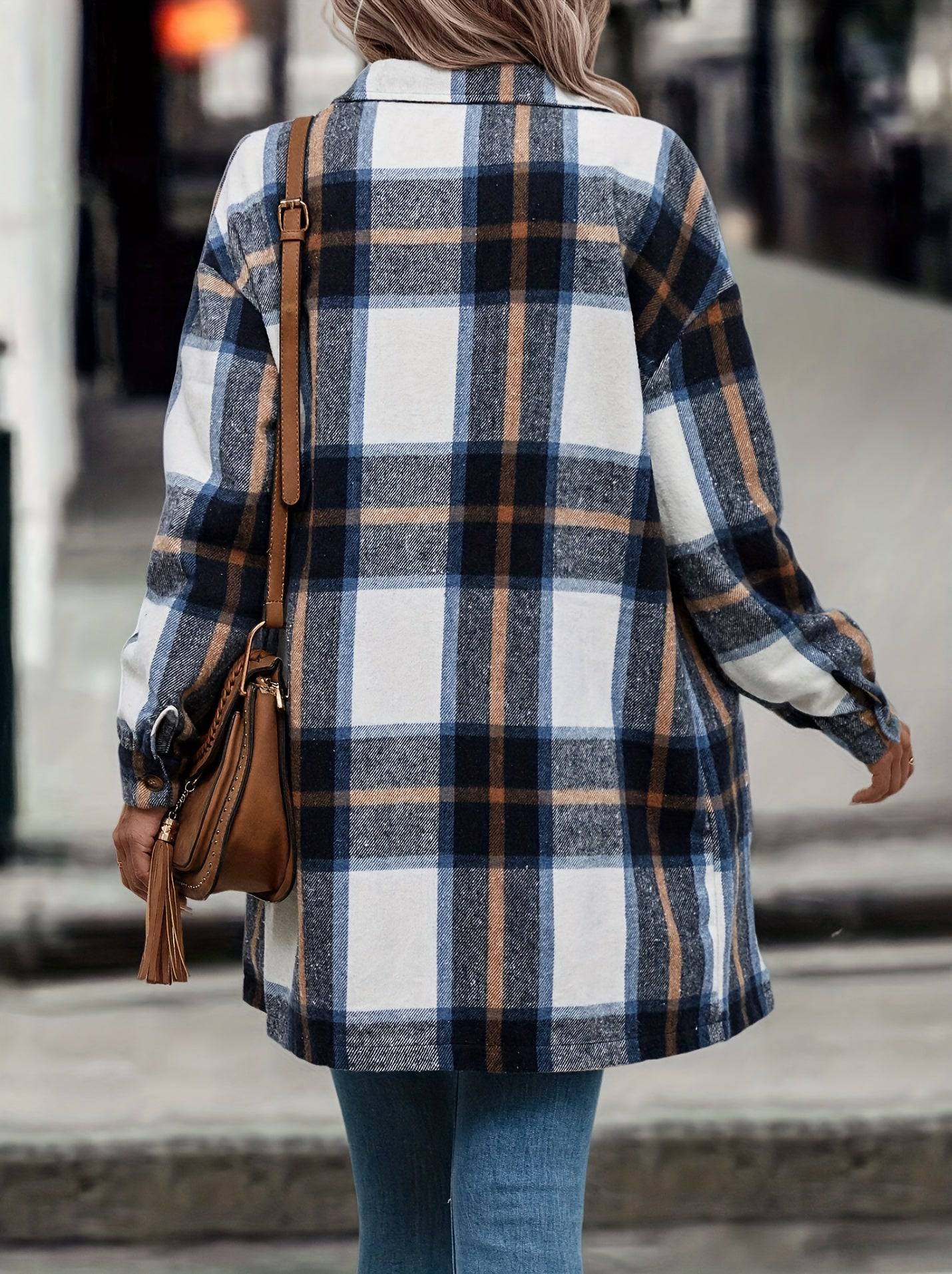 Klassische Karo-Jacke mit lässigem Charme - Damenbekleidung.