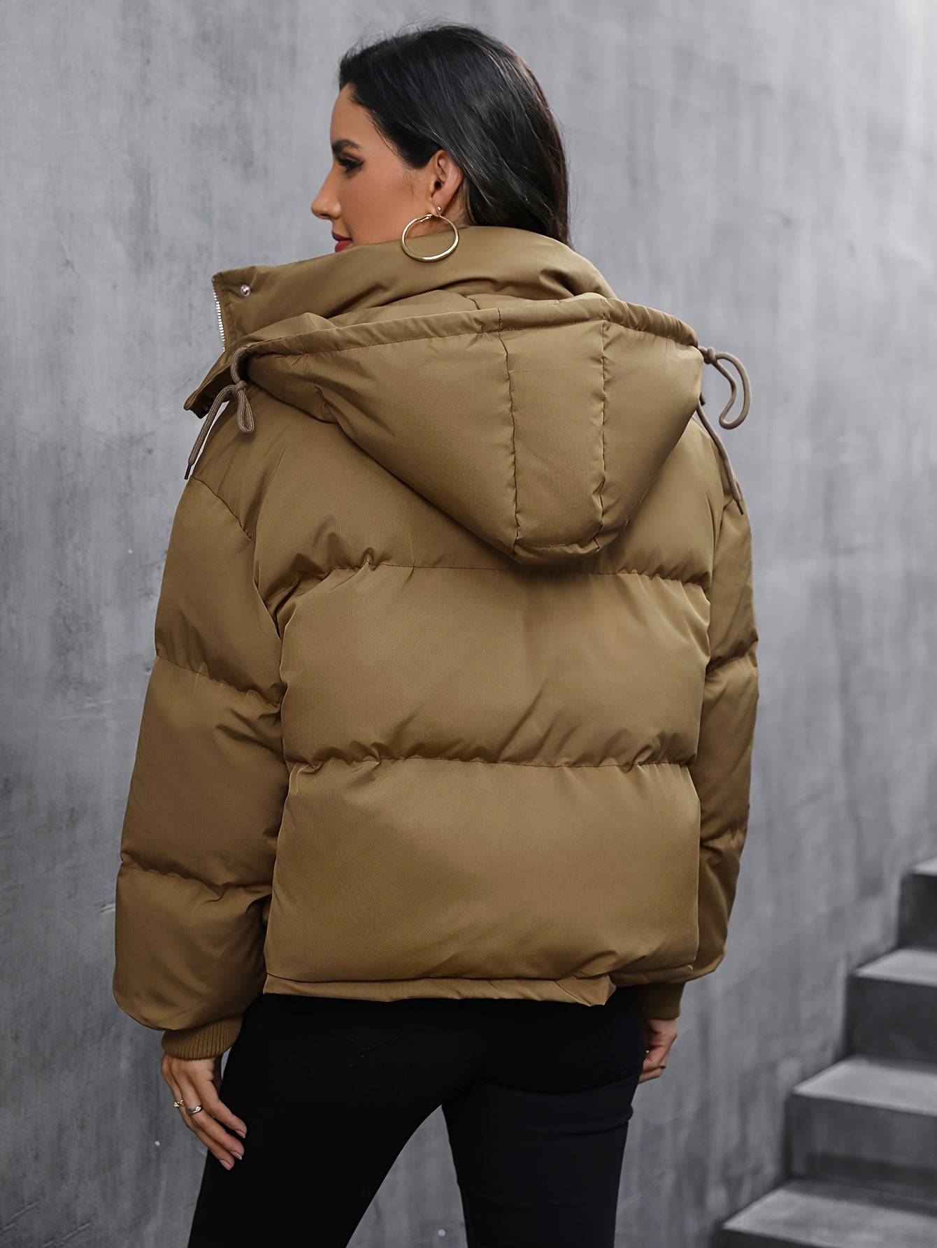 Wintermantel mit solider Reißverschlusskapuze - elegant und warm.