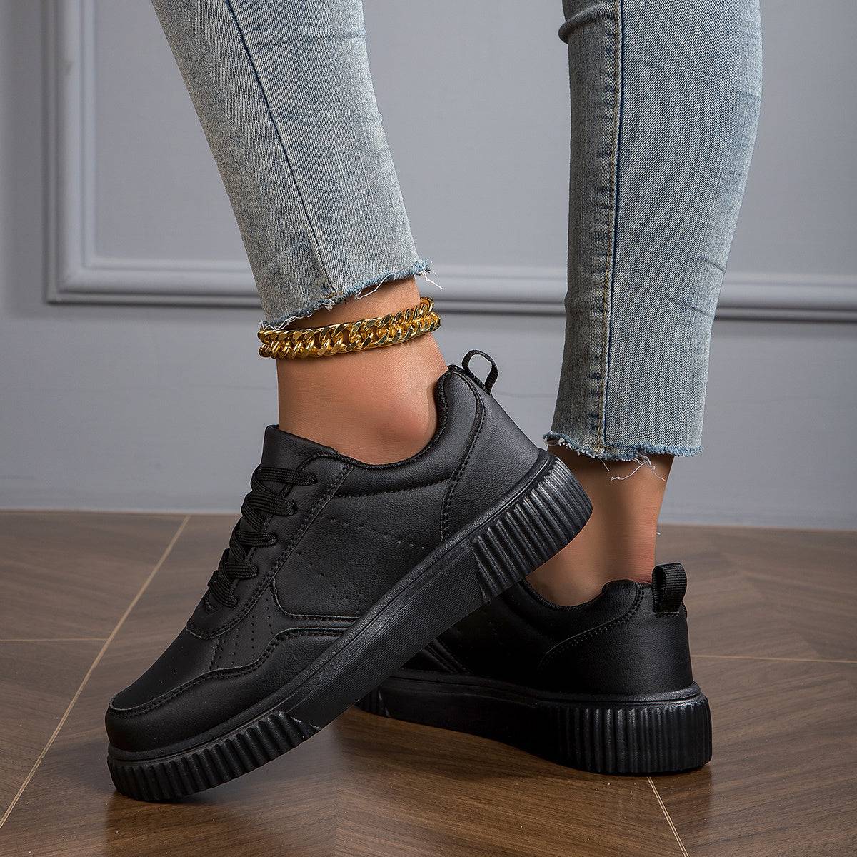 Trendige Skate-Schuhe aus Kunstleder - robust und rutschfest.