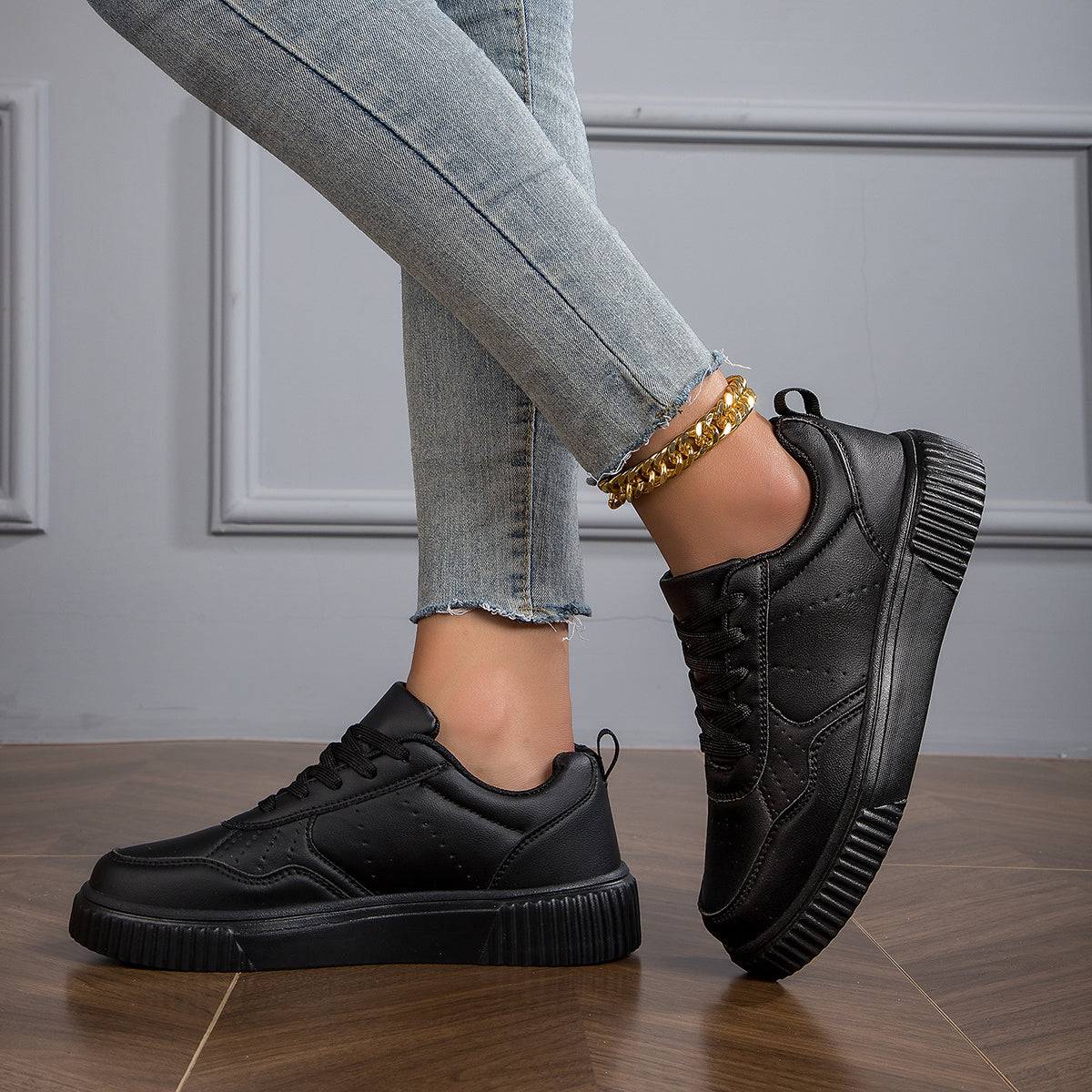 Trendige Skate-Schuhe aus Kunstleder - robust und rutschfest.