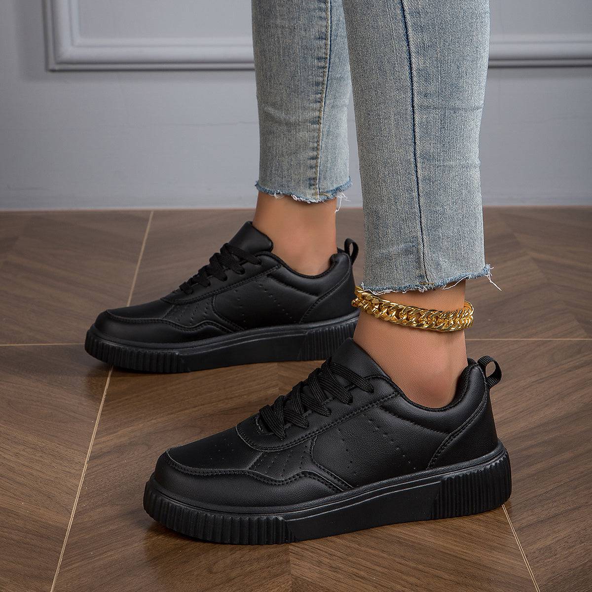 Trendige Skate-Schuhe aus Kunstleder - robust und rutschfest.