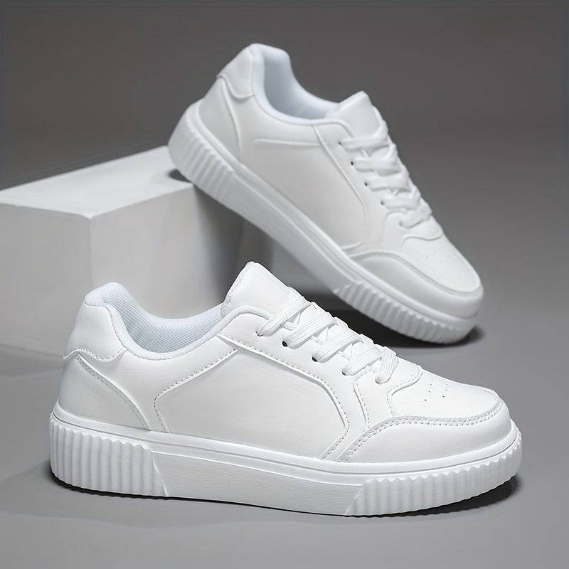 Bequeme, rutschfeste, weiße Damen-Sneaker für vielseitige Outdoor-Abenteuer.