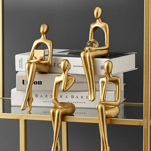 Goldene, abstrakte Sitzskulptur - Moderne Heimdeko und kreative Kunst