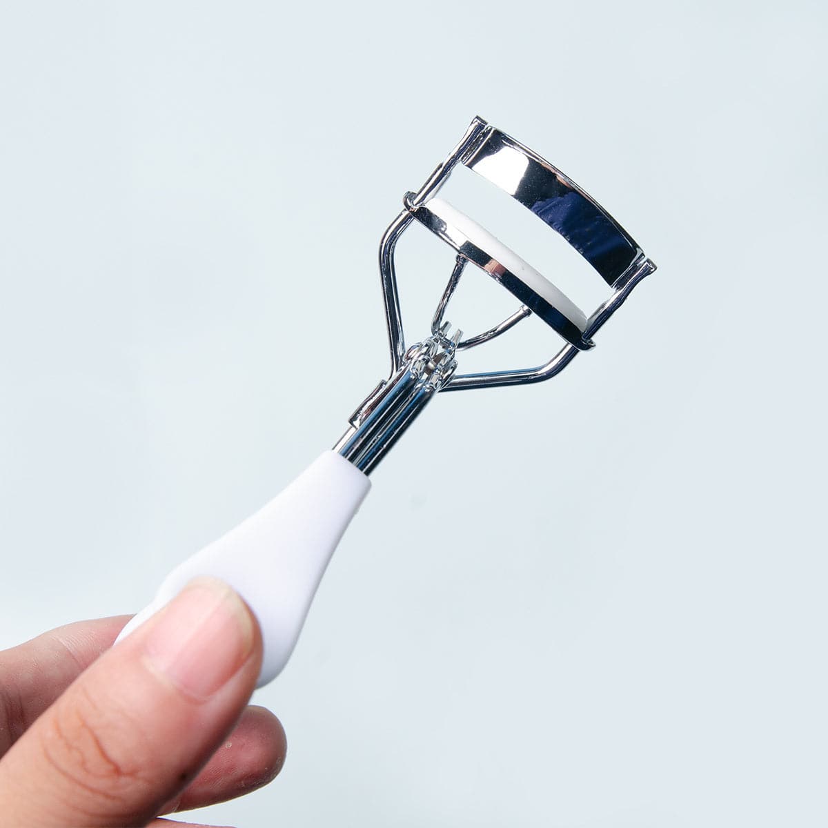 Perfekte Augenblicke: Elegante Wimpernzange für traumhafte Wimpern