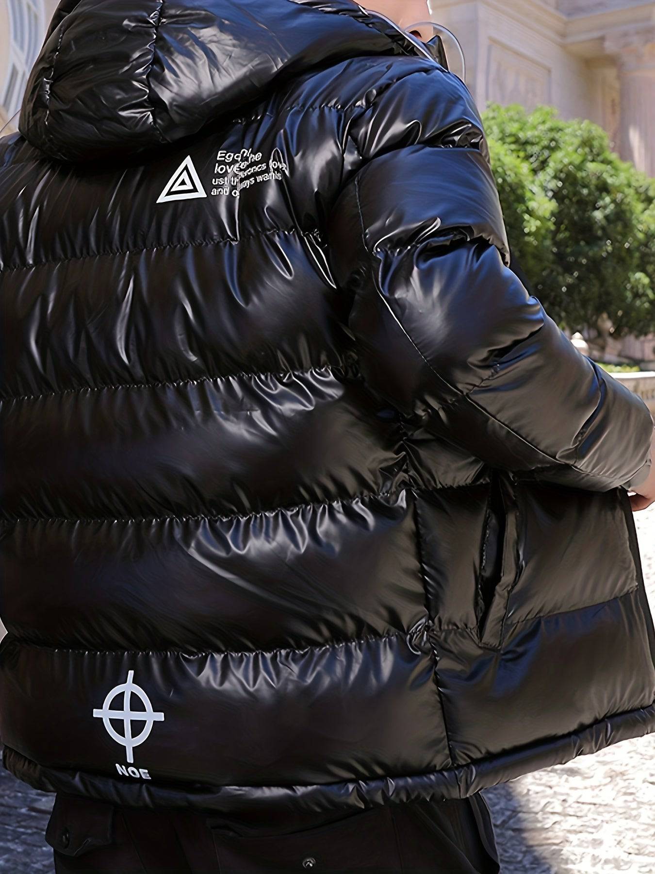 "Warm & glänzend: Stylischer Herrenmantel für Herbst & Winter"