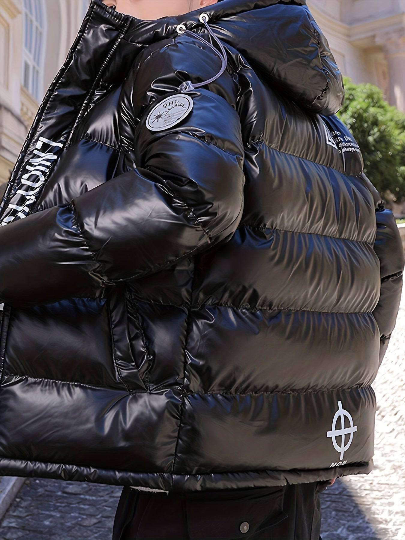 "Warm & glänzend: Stylischer Herrenmantel für Herbst & Winter"