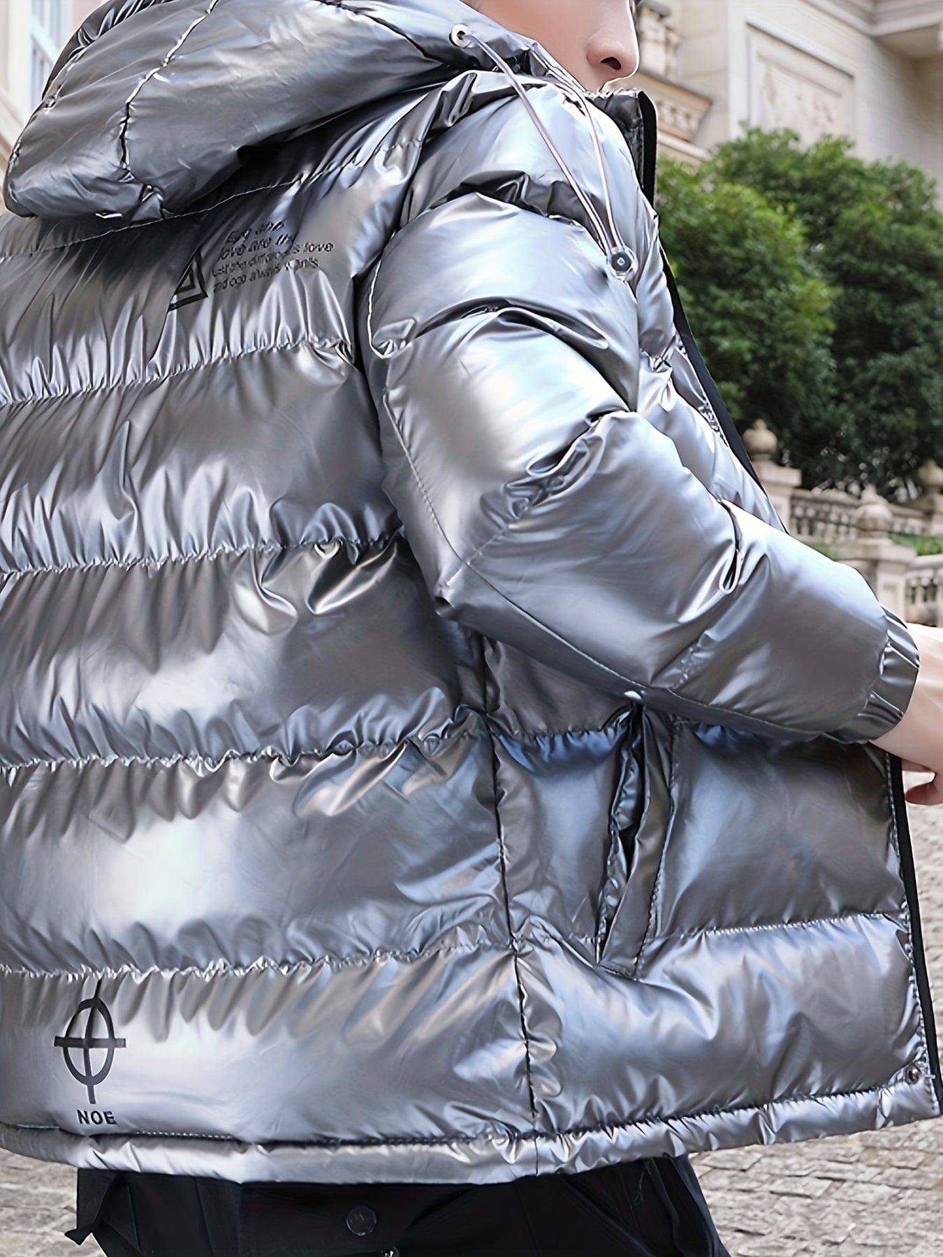 "Warm & glänzend: Stylischer Herrenmantel für Herbst & Winter"