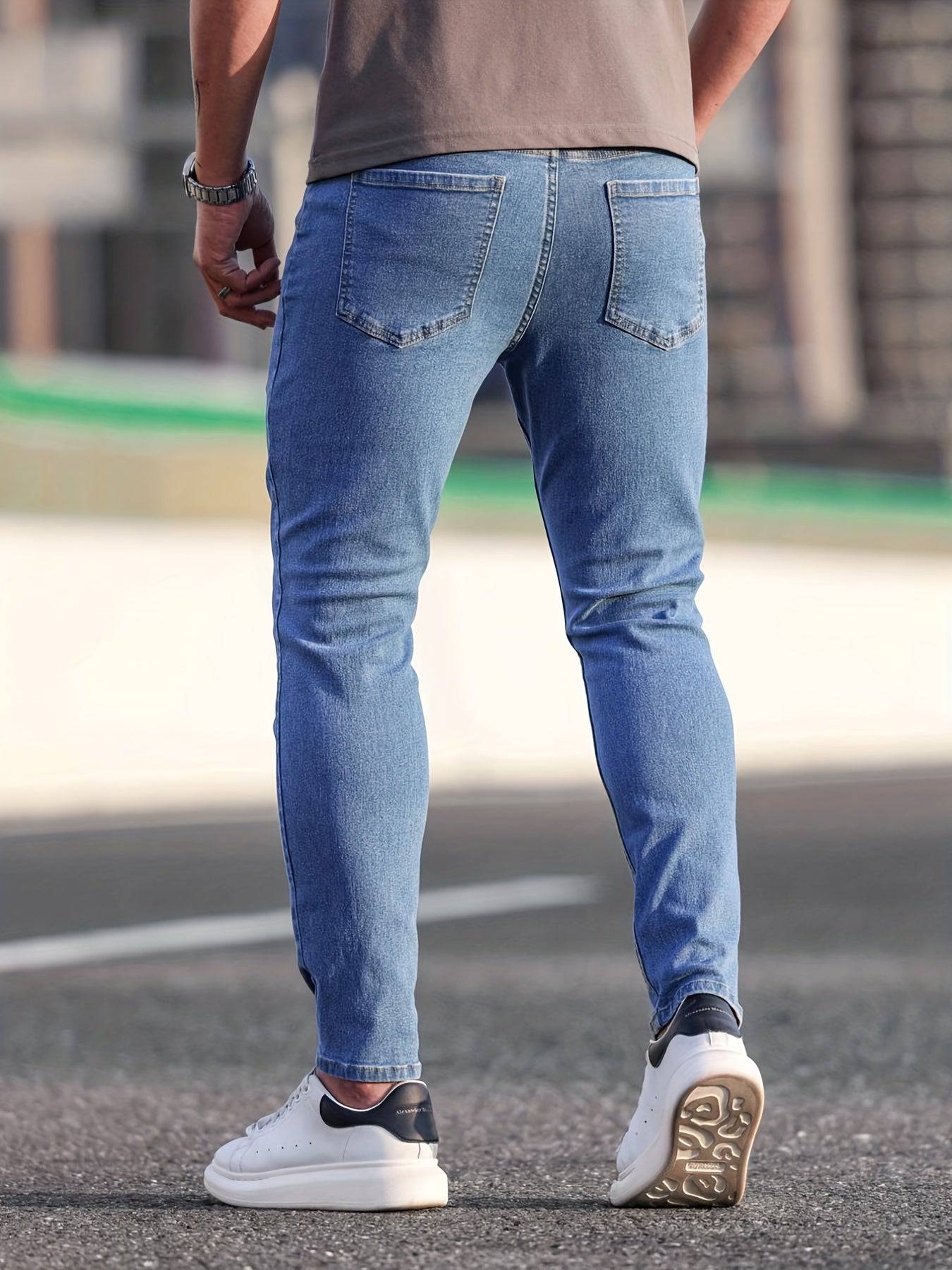 Zerrissene Slim Fit Jeans für den lässig-stilvollen Mann.