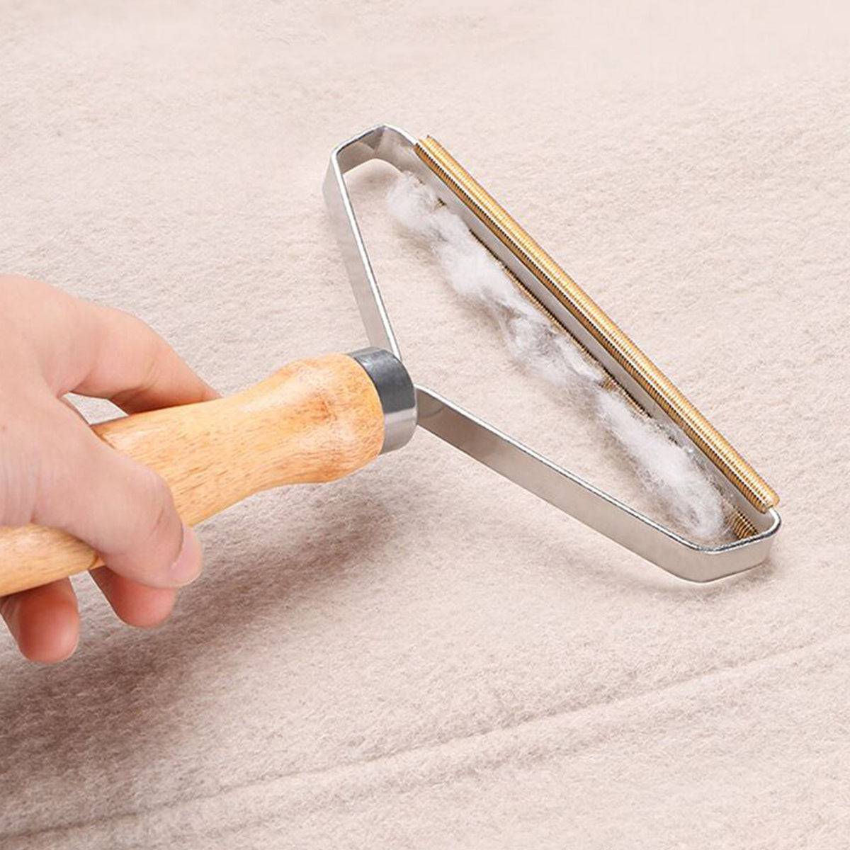 Verbesserter tragbarer Fusselentferner für Kleidung und Teppiche.