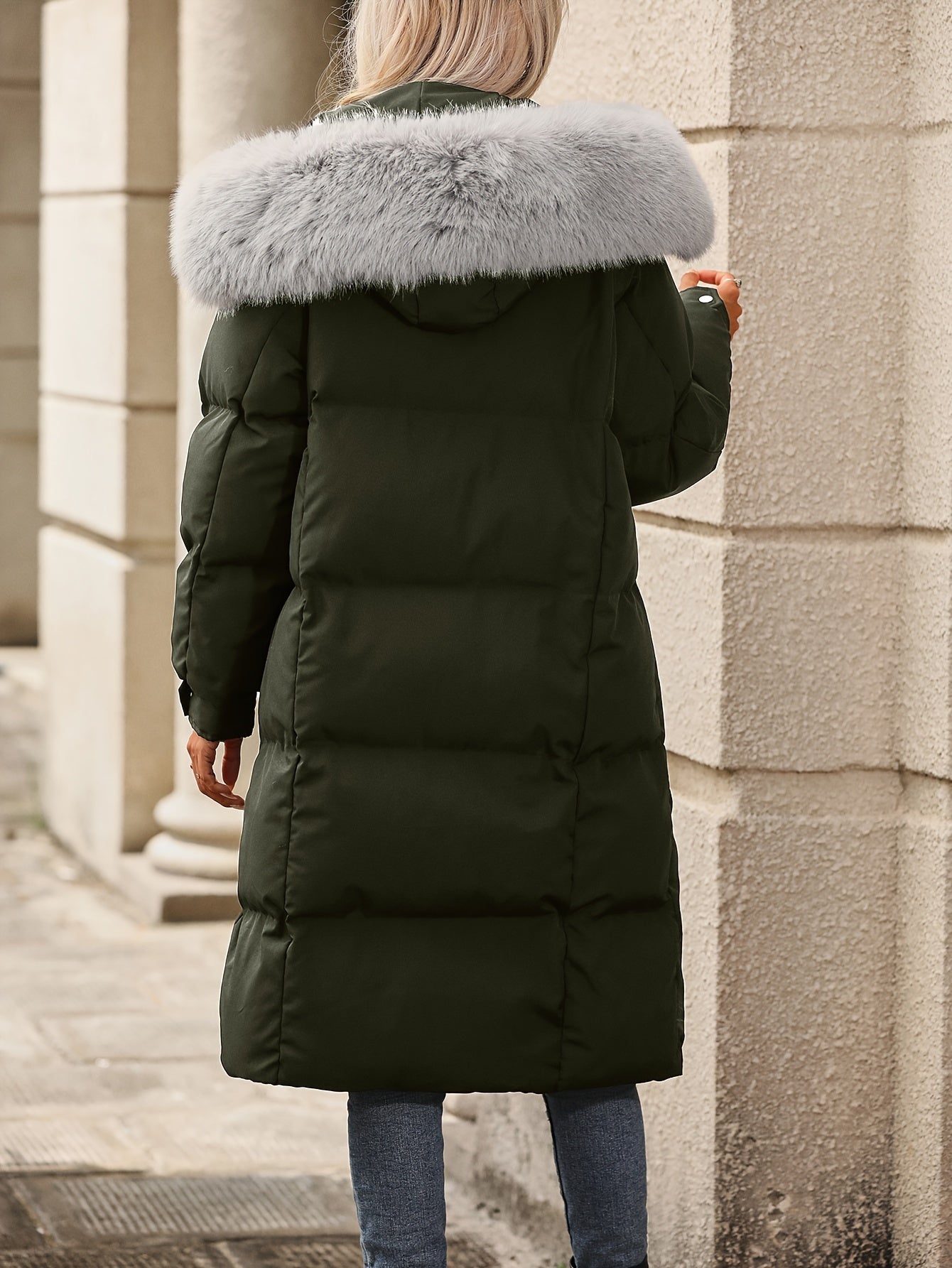 Flauschiger Winterkapuzenmantel - Lässige Damenbekleidung für kalte Tage. - Snatch