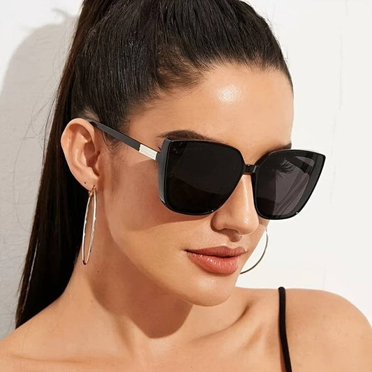 Fashion Square Sonnenbrille Frauen - Oversize Rahmen, Katzenauge, Vintage Look.

Neuer Titel: Trendige Vintage Sonnenbrille - Oversize Rahmen, Katzenaugen