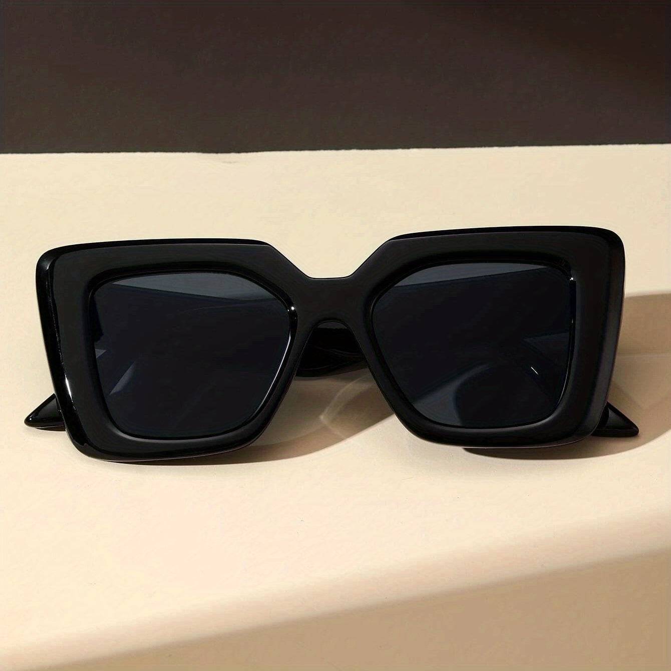 Sonnenbrille: Rechteckiger Rahmen, klassische Katzenaugen, lässig für Wanderungen und Angeln.