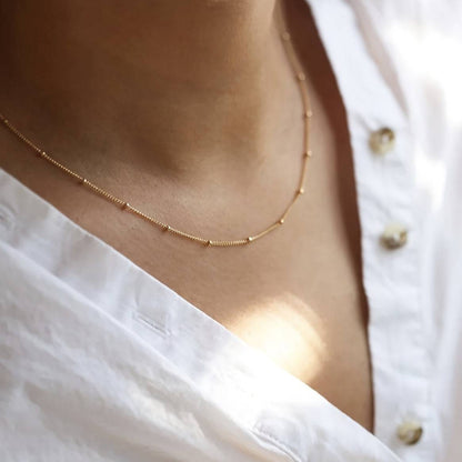 "Perlenkette für stilvolles Auftreten - Perfekt für Urlaubspartys"