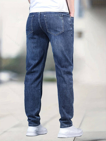 Street-Style Jeans für Herren mit lässigem Look.