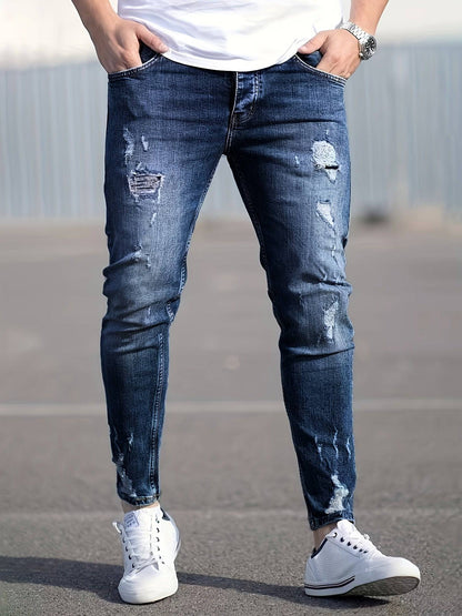 Street-Style Distressed Jeans - Zerrissen und schmal geschnitten.