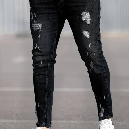 Street-Style Distressed Jeans - Zerrissen und schmal geschnitten.