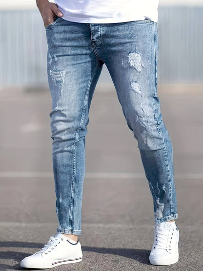 Street-Style Distressed Jeans - Zerrissen und schmal geschnitten.