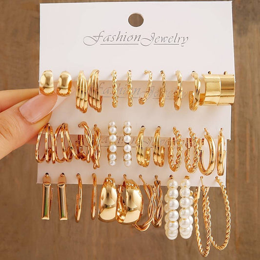 Elegante Ohrringe in C-Form - Goldfarbenes Vintage-Design für besondere Anlässe