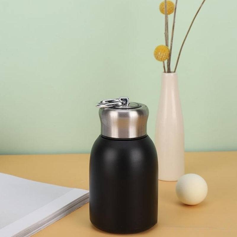 Isolierte Edelstahl-Kaffeetasse (300 ml) für Outdoor-Abenteuer.